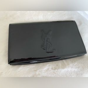 YVES SAINT LAURENT Patent Calfskin Monogram Large Belle De Jour Clutch in Black